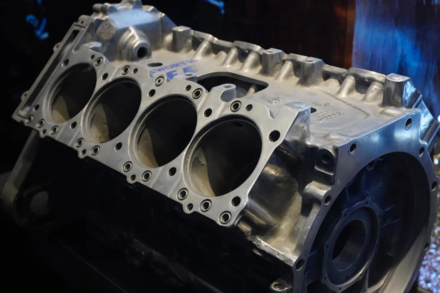 Revizyon için sökülmüş, temizlenmiş motor bloğu